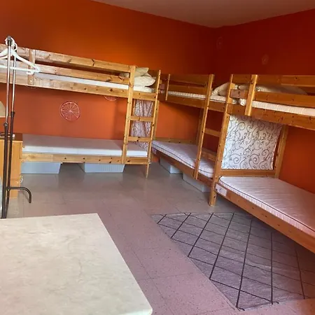 Hostel Past Or Tail